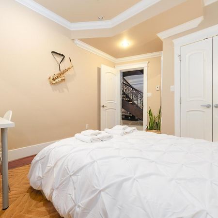 Oakridge Luxury Homestay Vancouver Exterior photo
