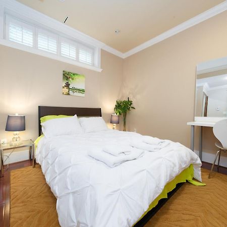 Oakridge Luxury Homestay Vancouver Exterior photo
