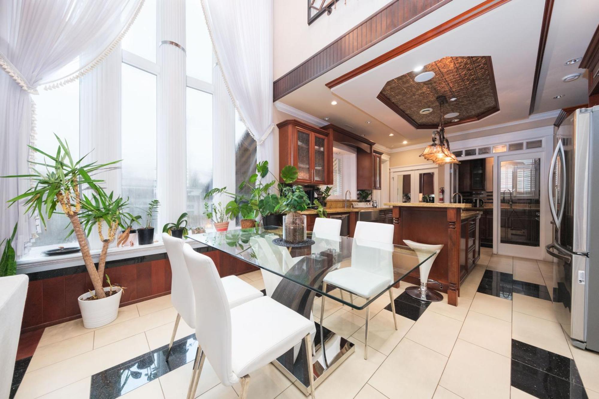 Oakridge Luxury Homestay Vancouver Exterior photo